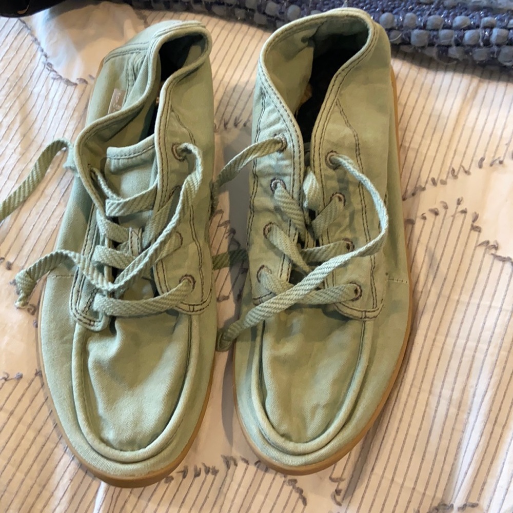 Sanuk shoe